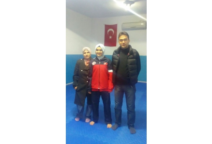 KUZEY KIBRIS TÜRK CUMHURİYETİ GTF AVRASYA ŞAMPİYONASI 60 KG. 3. SÜ MİLLİ SPORCUM DERYA EFE ve AİLESİ – MİLLİ ANTRENÖR SEFER GÜNEŞ