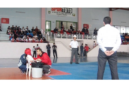 PINAR KAYA KICK BOKS MÜSABAKASI ANTRENÖR SEFER GÜNEŞ