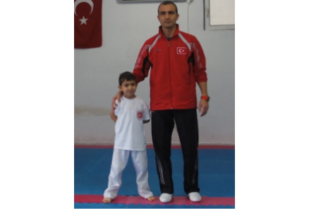 BURSA KICK BOKS & TAEKWON DO SPORCUSU EREN BALYACIOĞLU ANTRENÖR SEFER GÜNEŞ