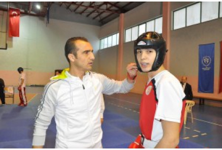 BURSA KICK BOKS & TAEKWON DO SPORCUSU ALPEREN HARPUT ANTRENÖR SEFER GÜNEŞ