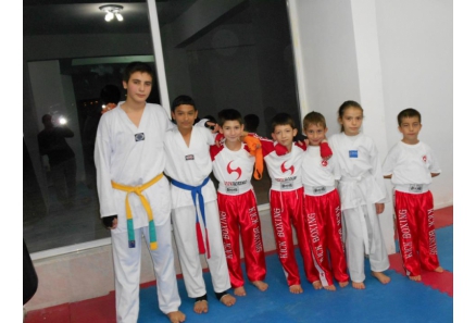 BİZİM SALON KİCK BOKS MİNİKLER